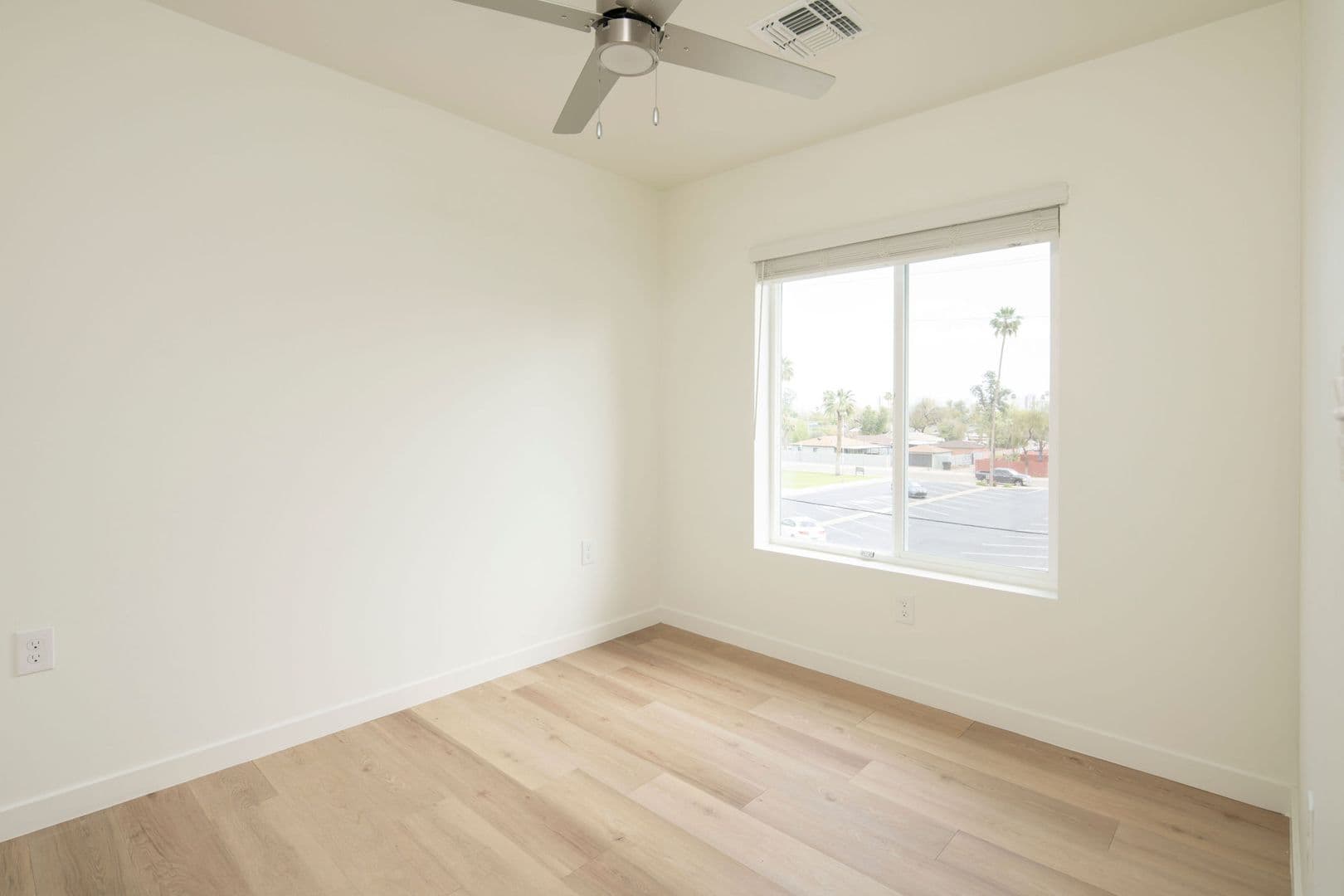 Phoenix Apartment: 1818 W Earll Dr