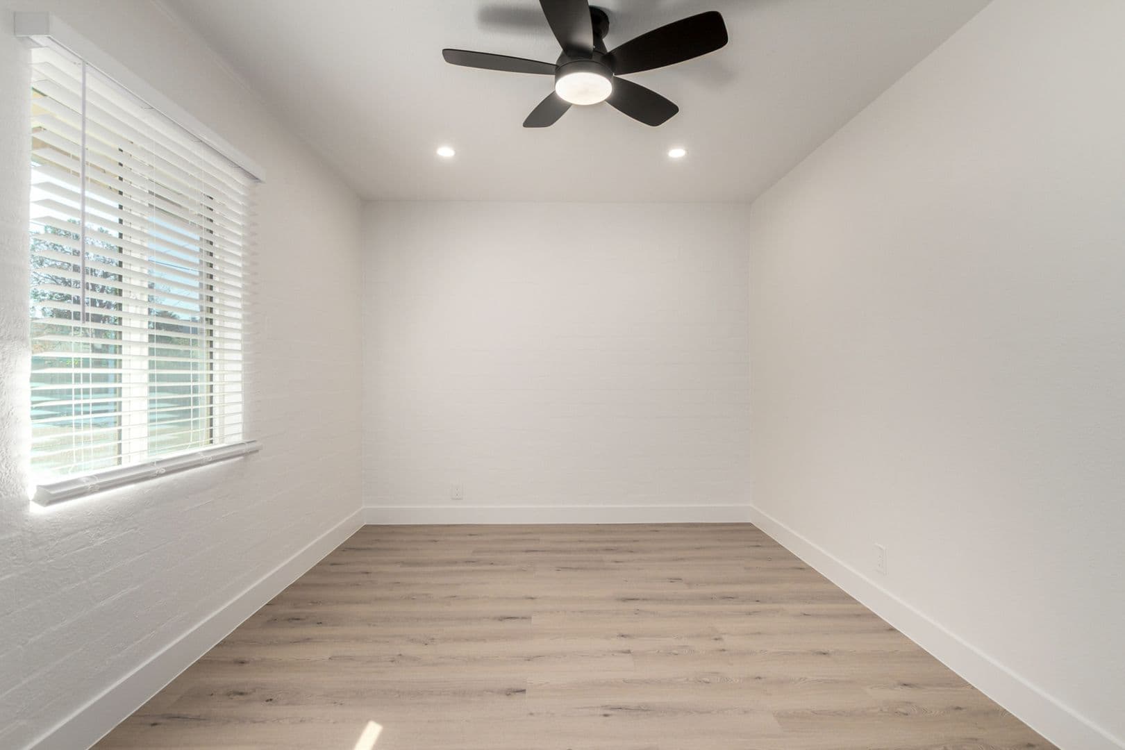 Phoenix Apartment: 3610 N 27th St