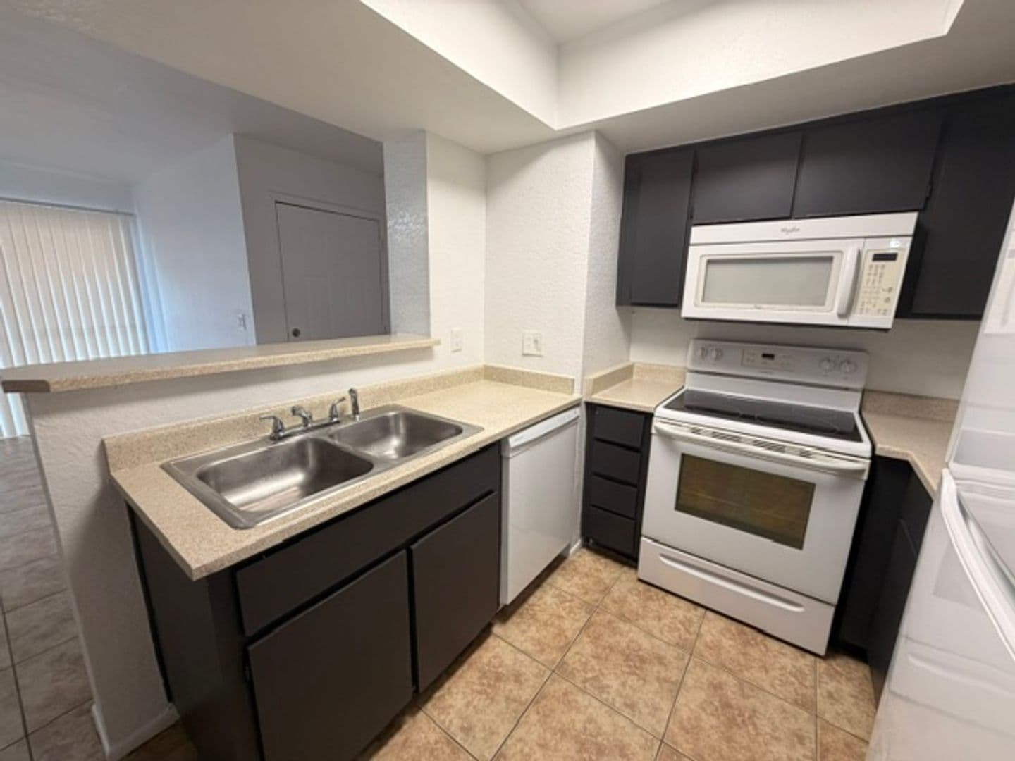 Tempe Apartment: 1370 S. Price Rd.