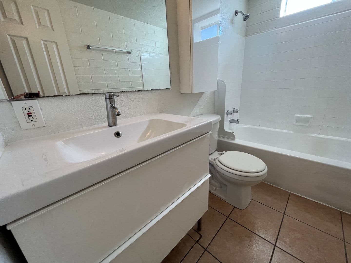 Phoenix Apartment: 901 E. Pierce St.