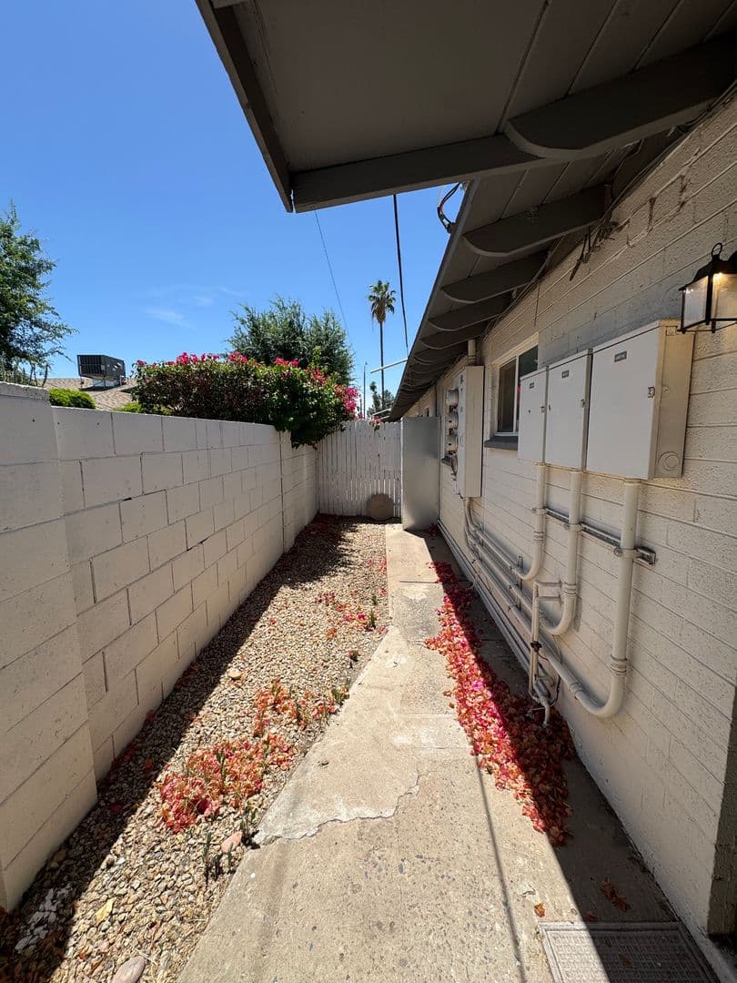 Phoenix Apartment: 3526 E Montecito Ave