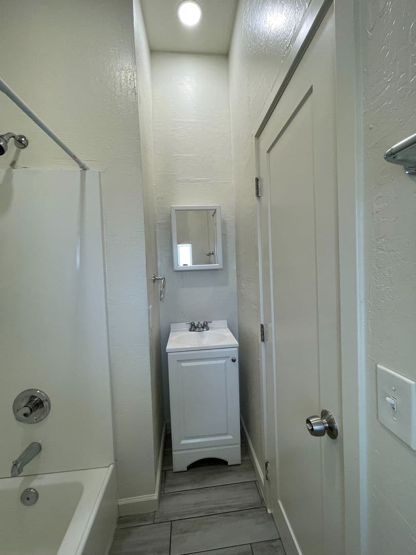 Phoenix Apartment: 1846 E. Washington St.