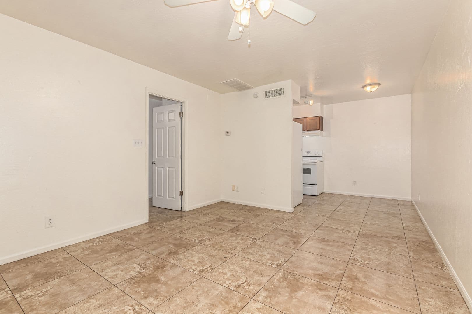 Phoenix Apartment: 3325 E Pinchot Ave