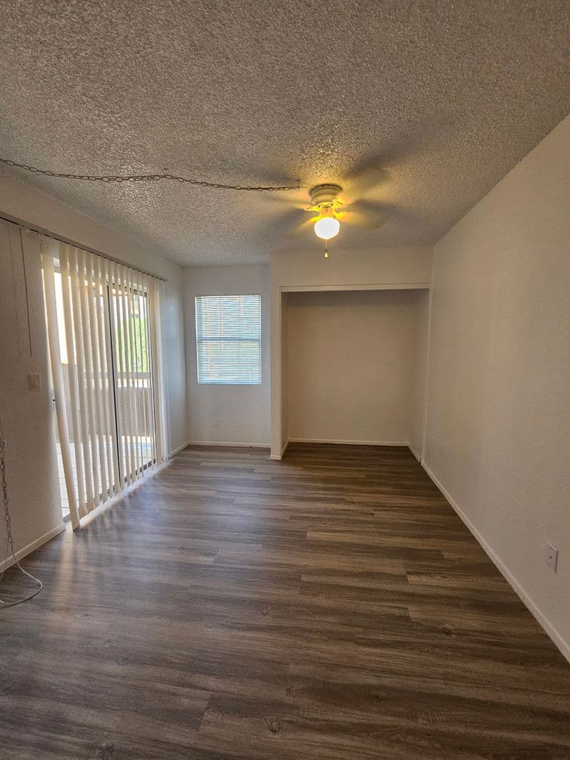 Tempe Apartment: 1370 S. Price Rd.