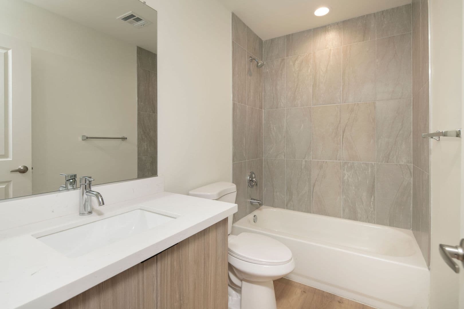 Phoenix Apartment: 1818 W Earll Dr