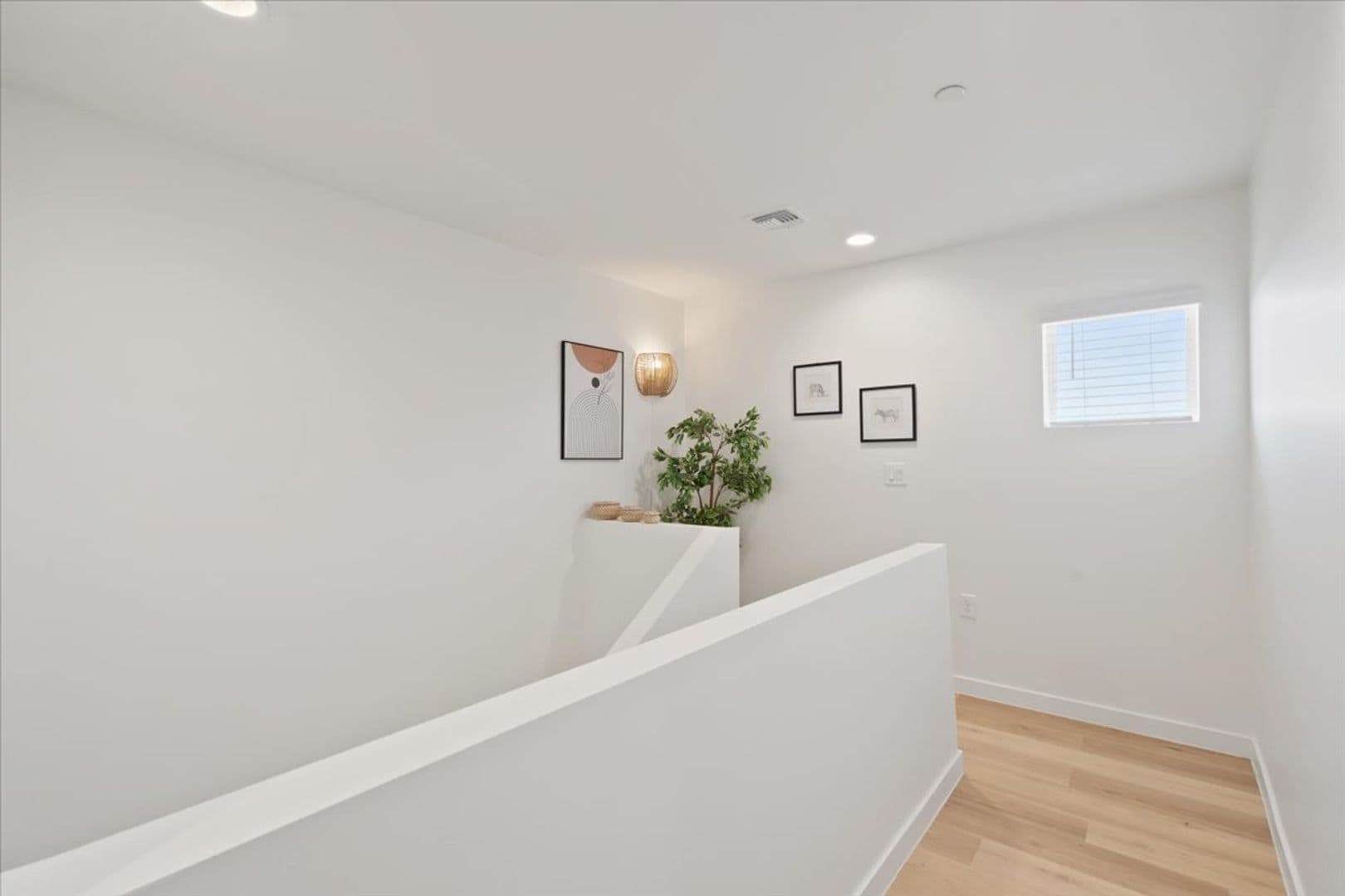 Phoenix Apartment: 1818 W Earll Dr