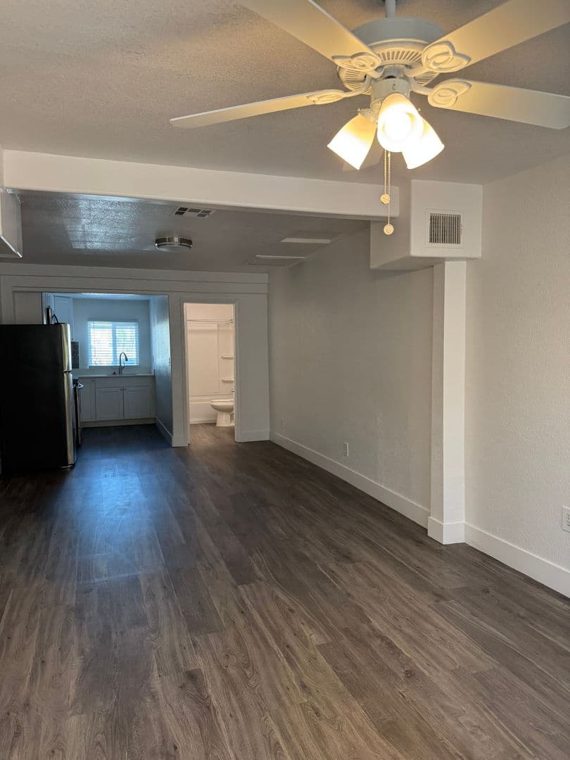 Phoenix Apartment: 929 E. Bethany Home Rd.