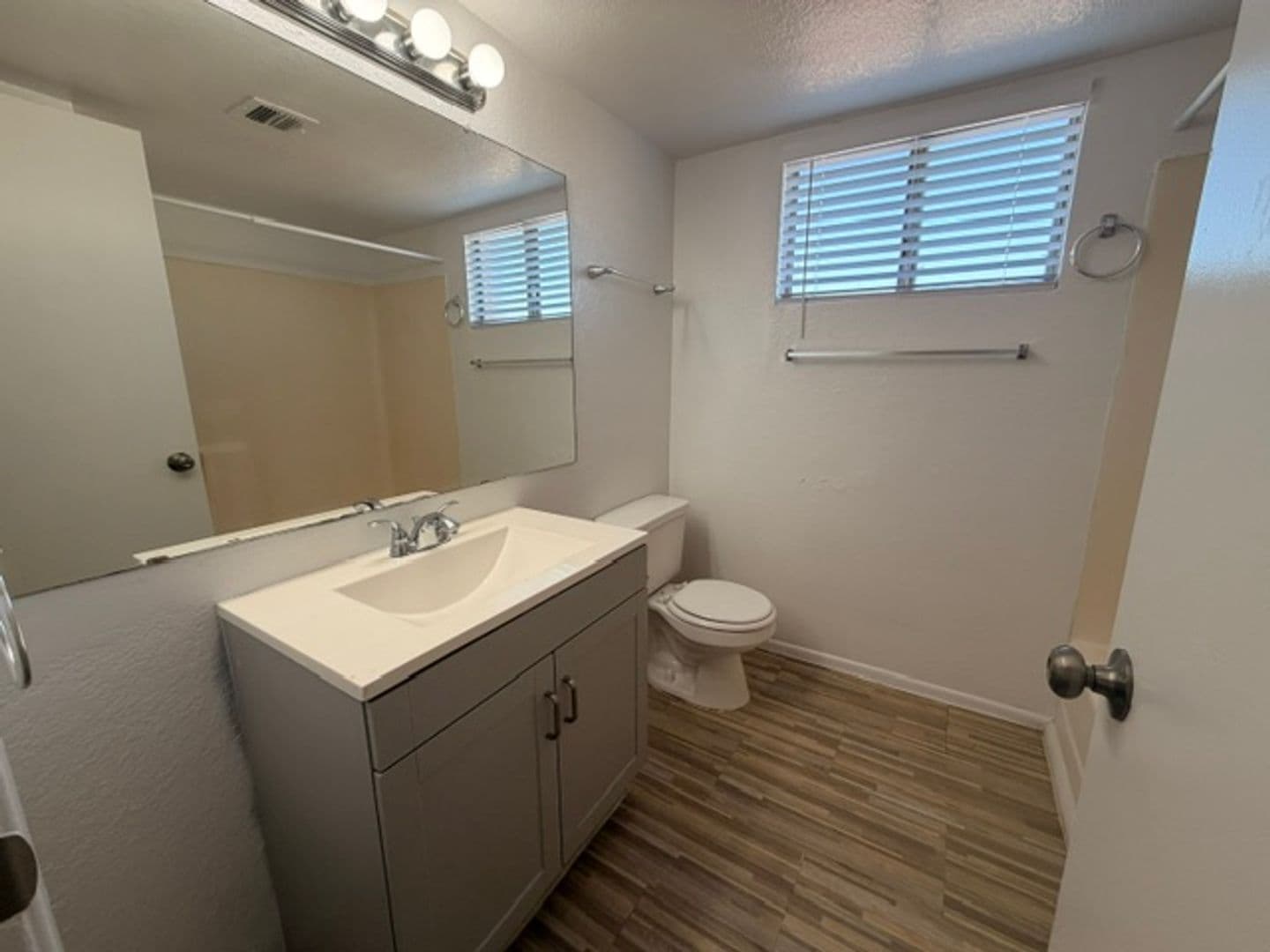 Tempe Apartment: 1370 S. Price Rd.