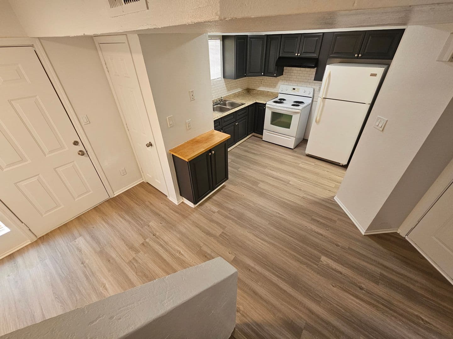 Mesa Apartment: 1715 E. Pepper Circle