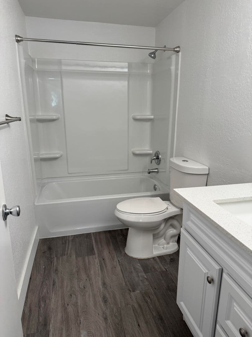 Phoenix Apartment: 929 E. Bethany Home Rd.