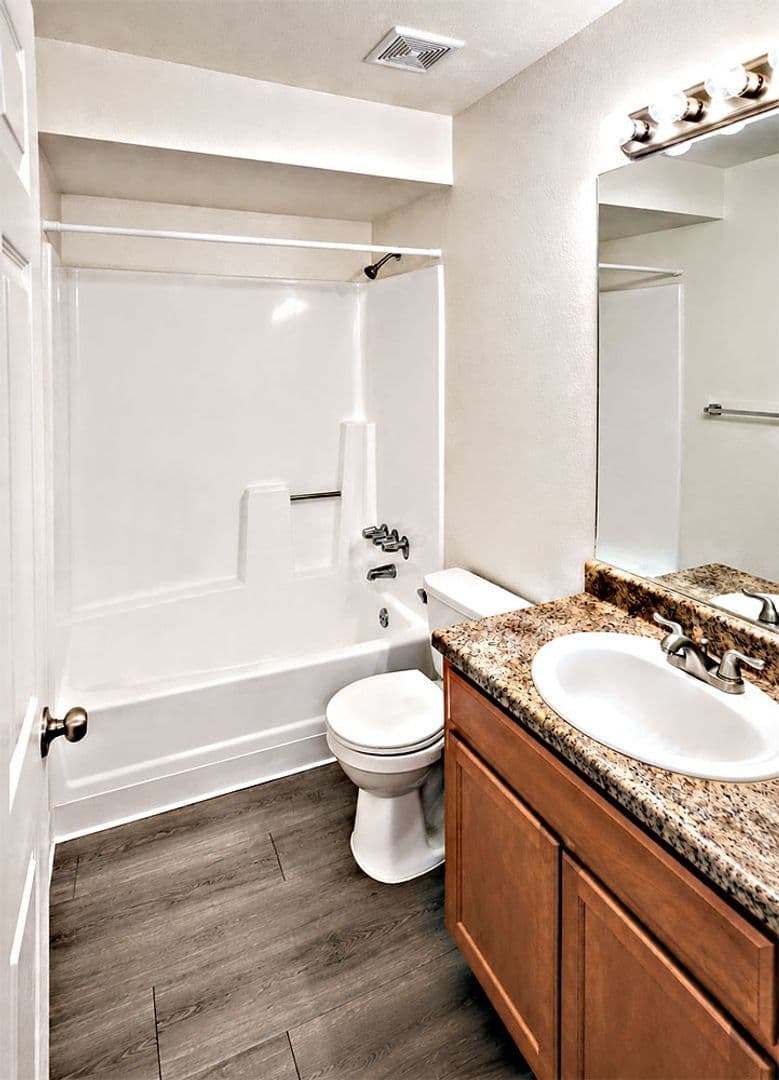 Glendale House: 4828 W. Orangewood Ave #131
