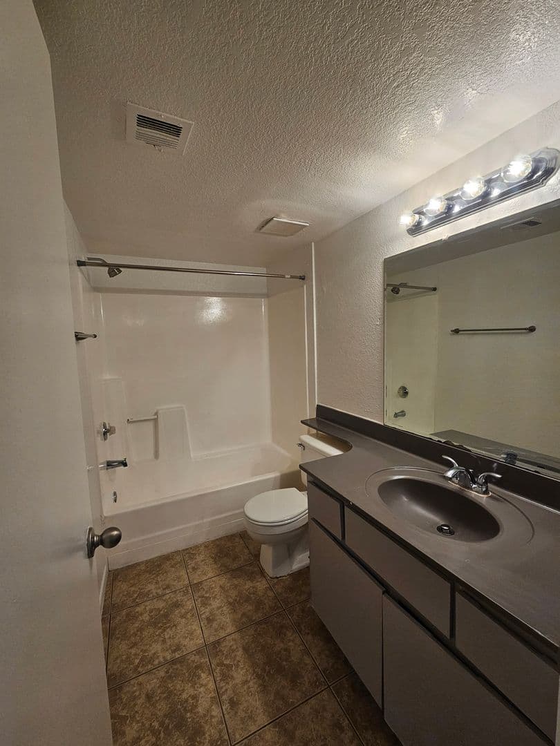 Tempe Apartment: 1370 S. Price Rd.