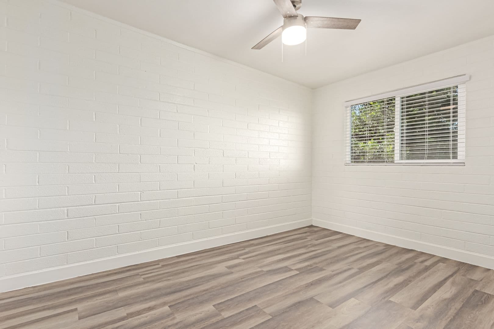 Phoenix Apartment: 2503 E. Clarendon Ave.