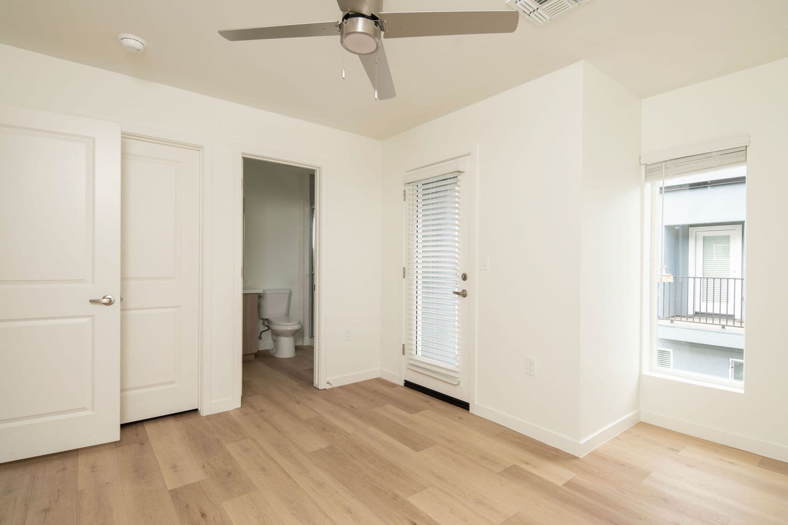 Phoenix Apartment: 1818 W Earll Dr