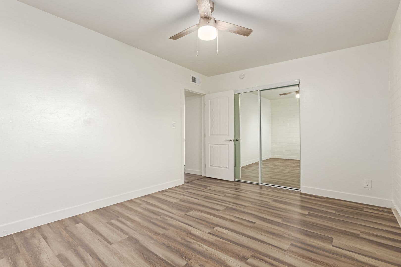 Phoenix Apartment: 2503 E. Clarendon Ave.