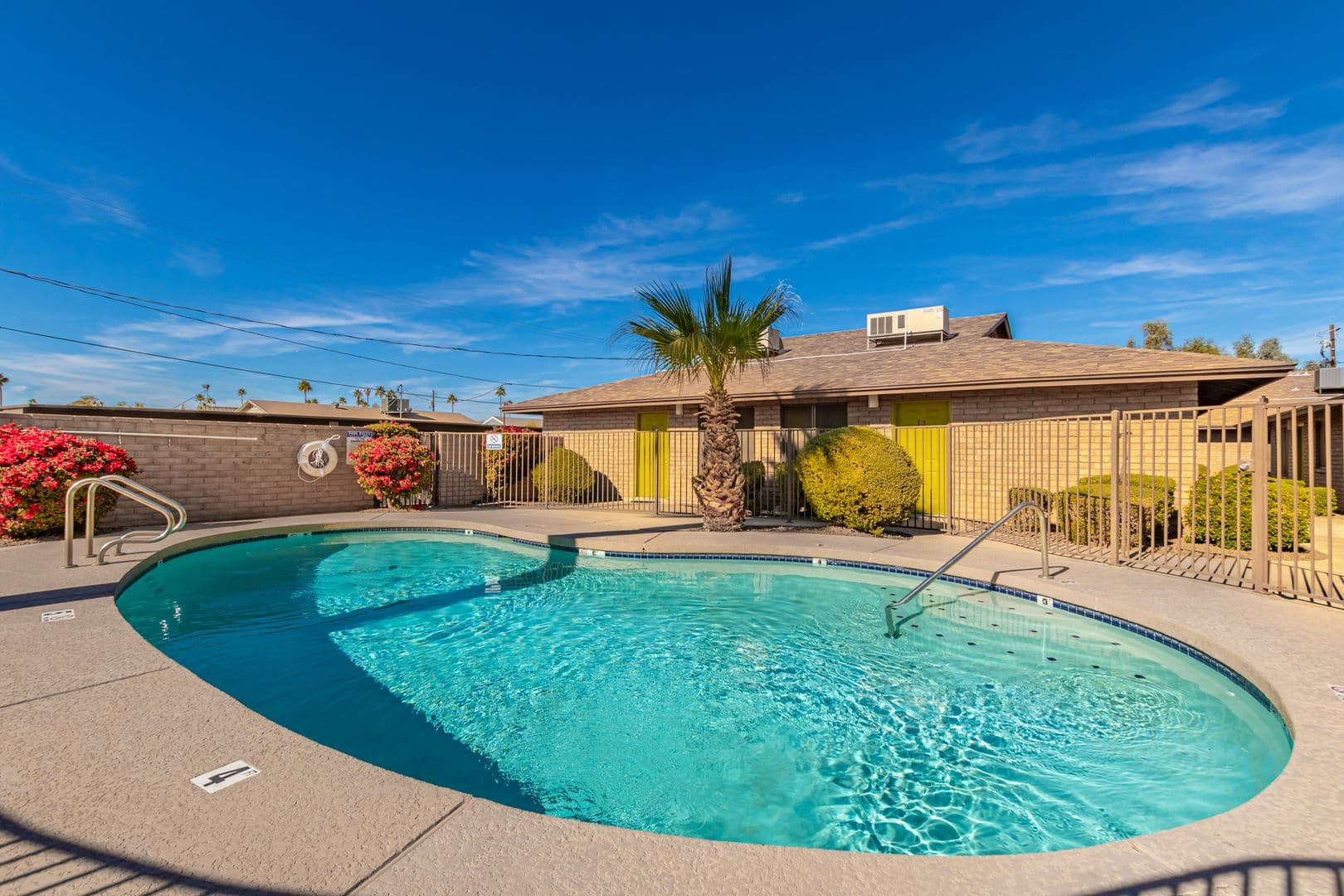 Phoenix Apartment: 3325 E Pinchot Ave