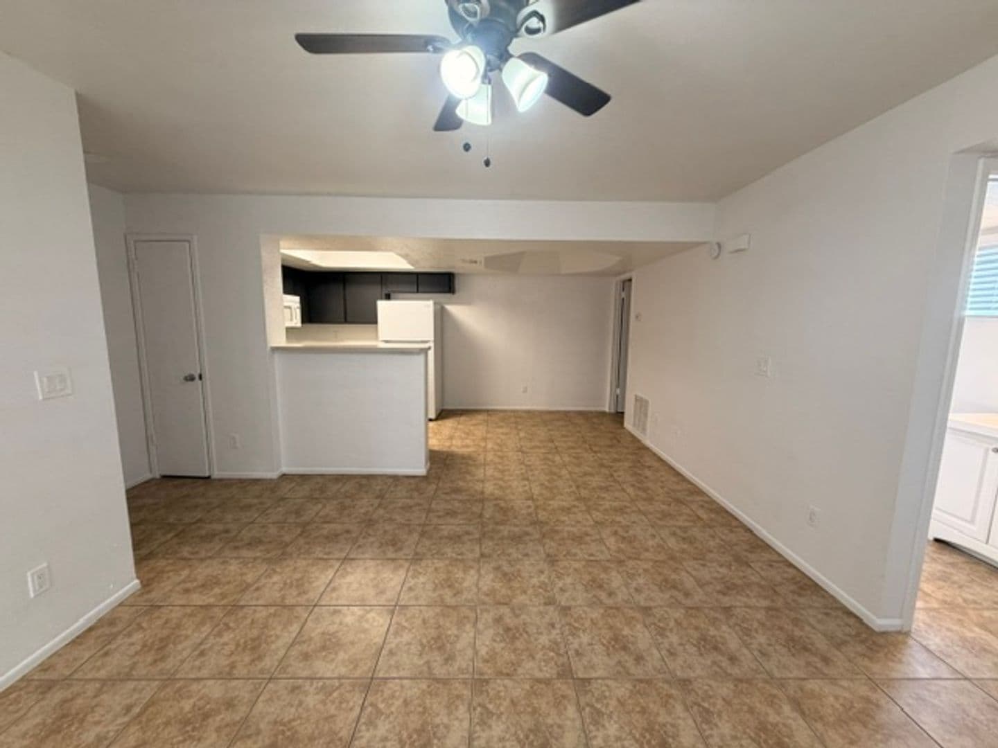 Tempe Apartment: 1370 S. Price Rd.