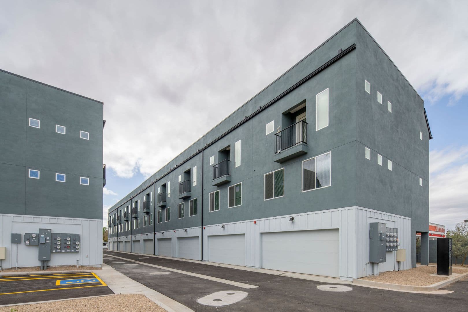 Phoenix Apartment: 1818 W Earll Dr