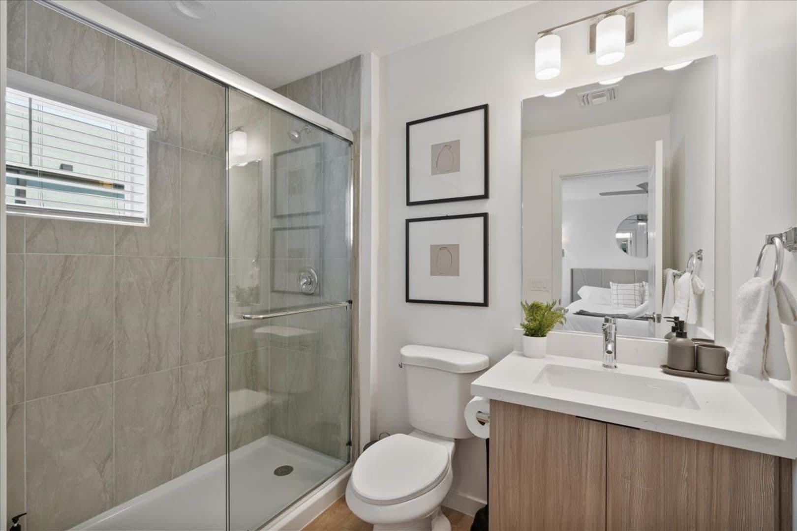 Phoenix Apartment: 1818 W Earll Dr