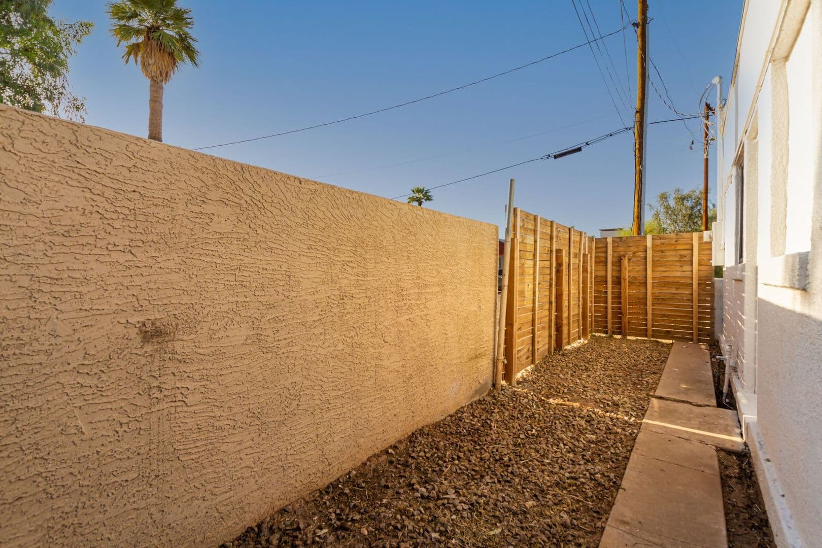 Phoenix Apartment: 725 W. Mckinley St.