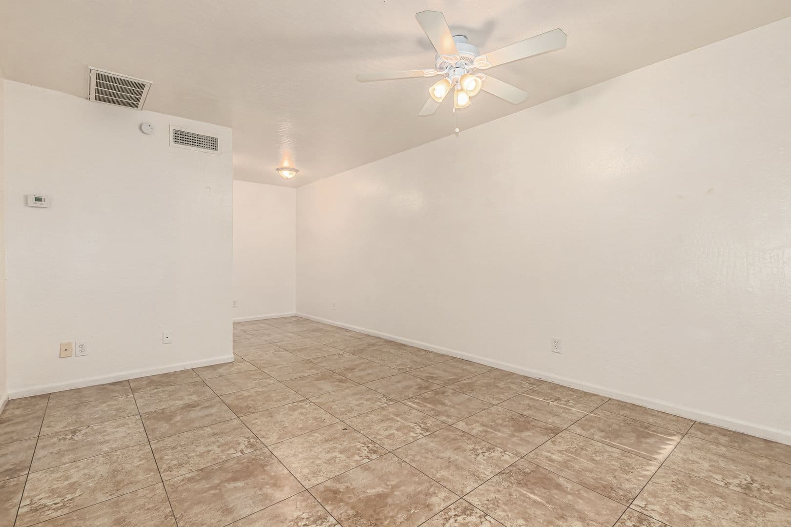 Phoenix Apartment: 3325 E Pinchot Ave