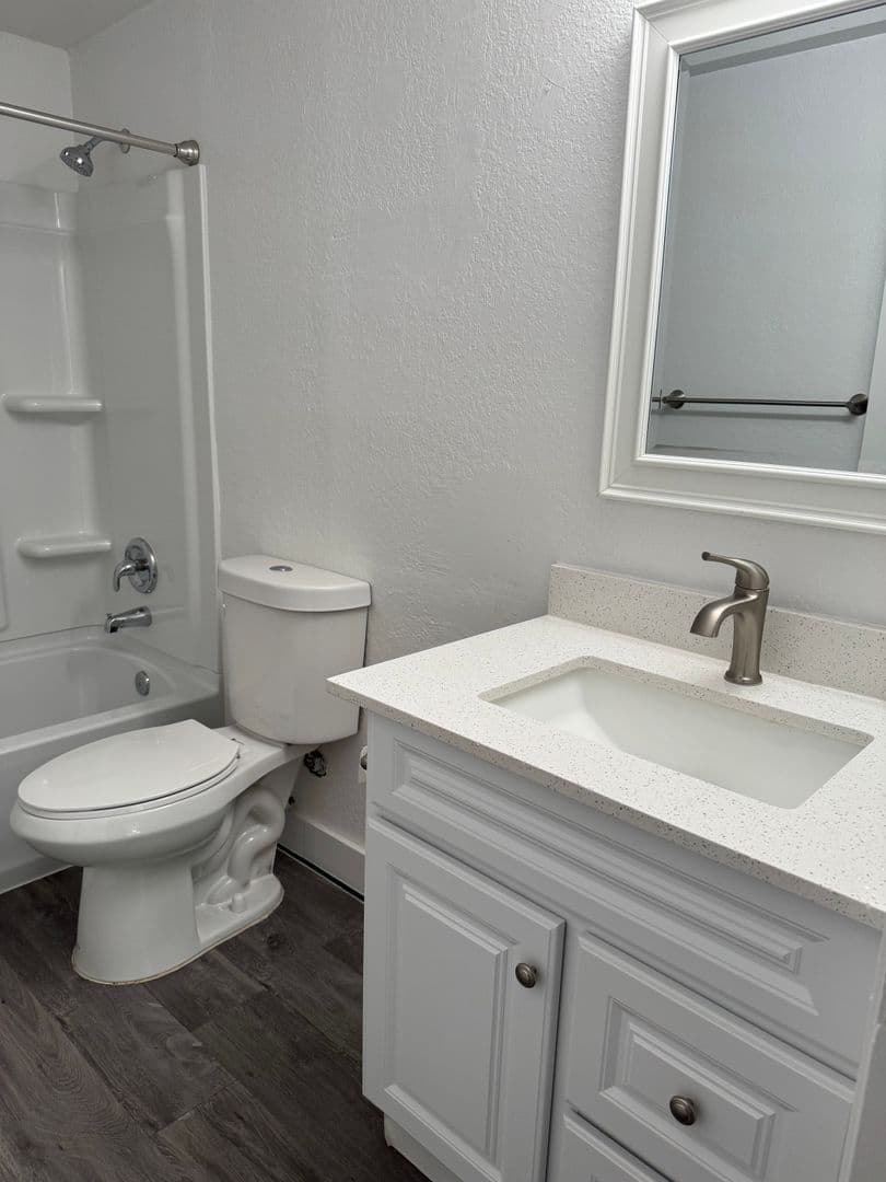 Phoenix Apartment: 929 E. Bethany Home Rd.