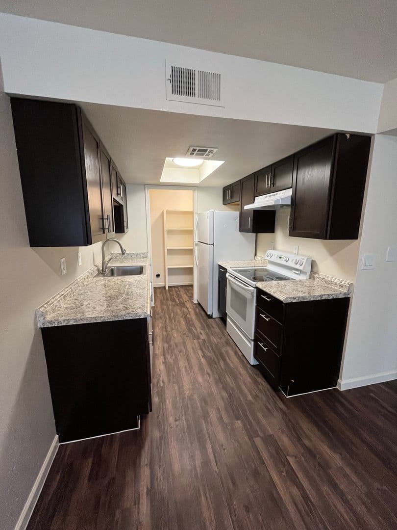 Mesa Apartment: 633 W. 1st Ave.