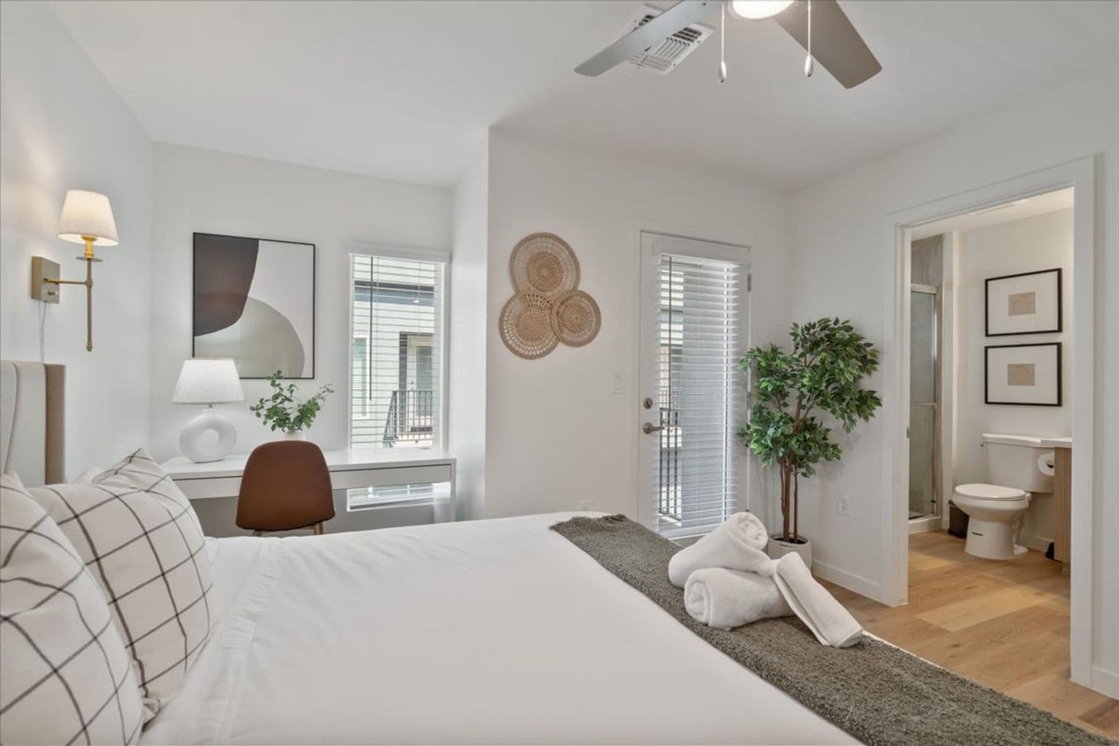 Phoenix Apartment: 1818 W Earll Dr