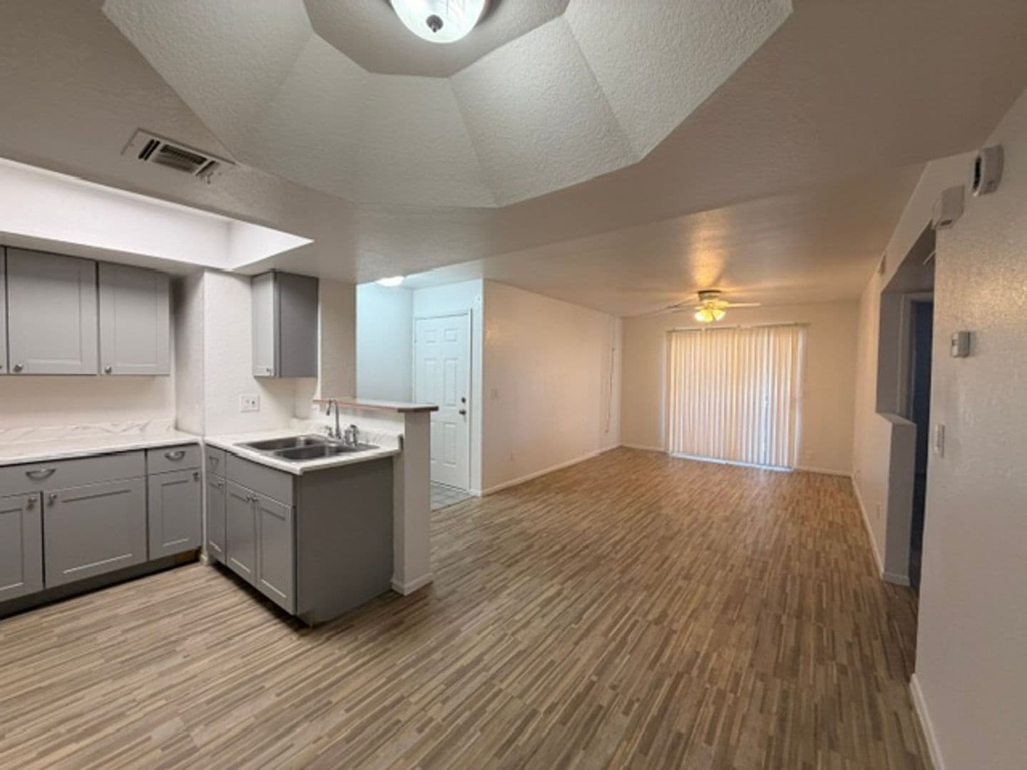 Tempe Apartment: 1370 S. Price Rd.