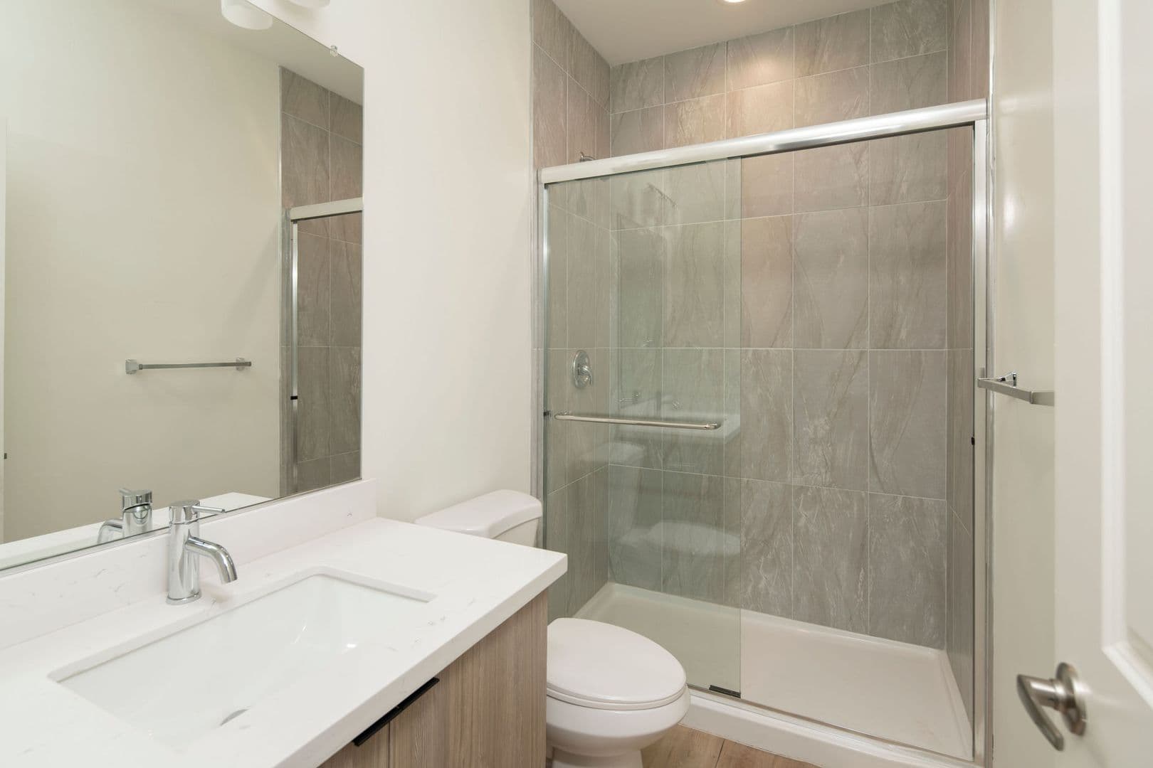 Phoenix Apartment: 1818 W Earll Dr