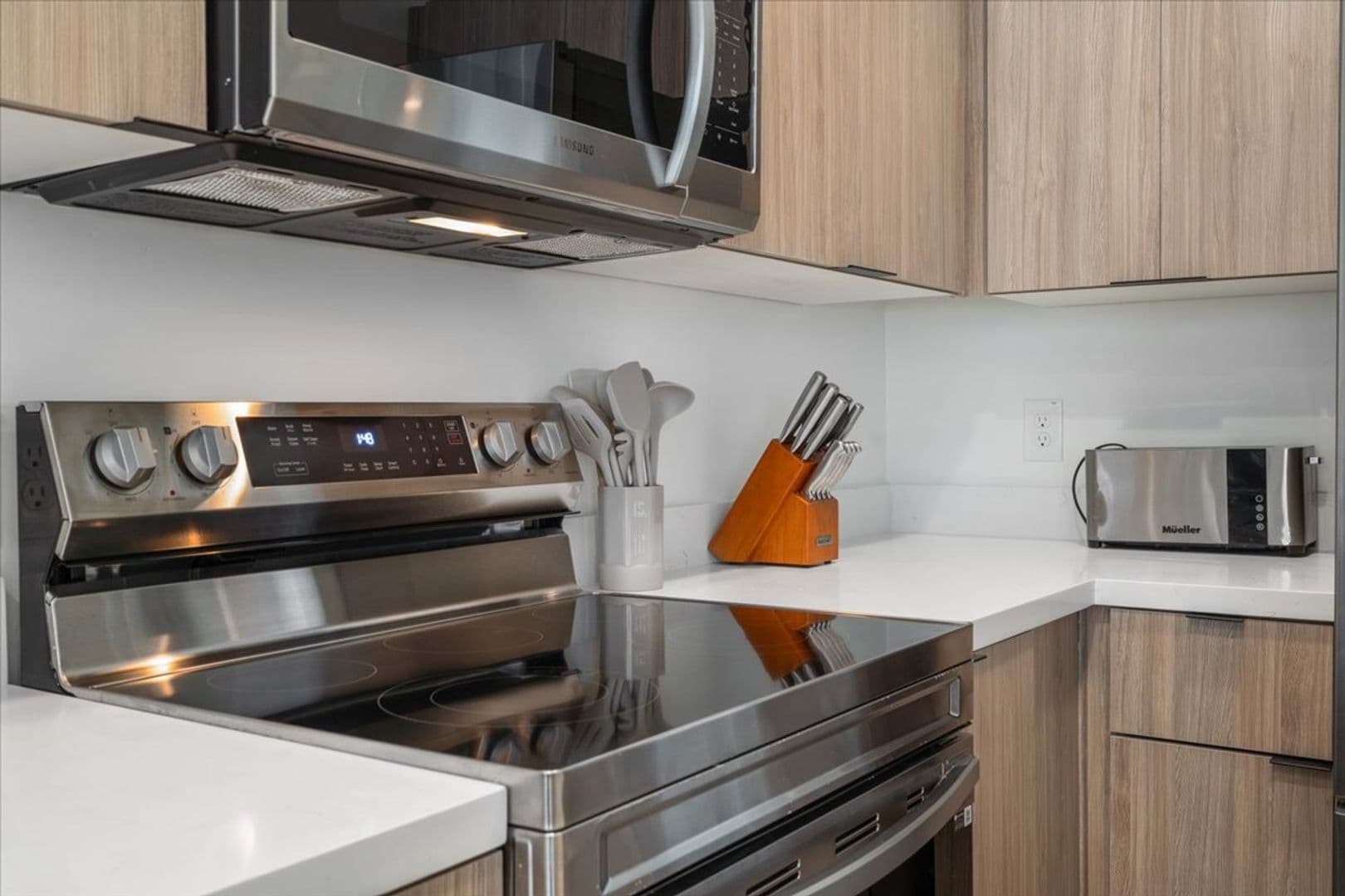 Phoenix Apartment: 1818 W Earll Dr