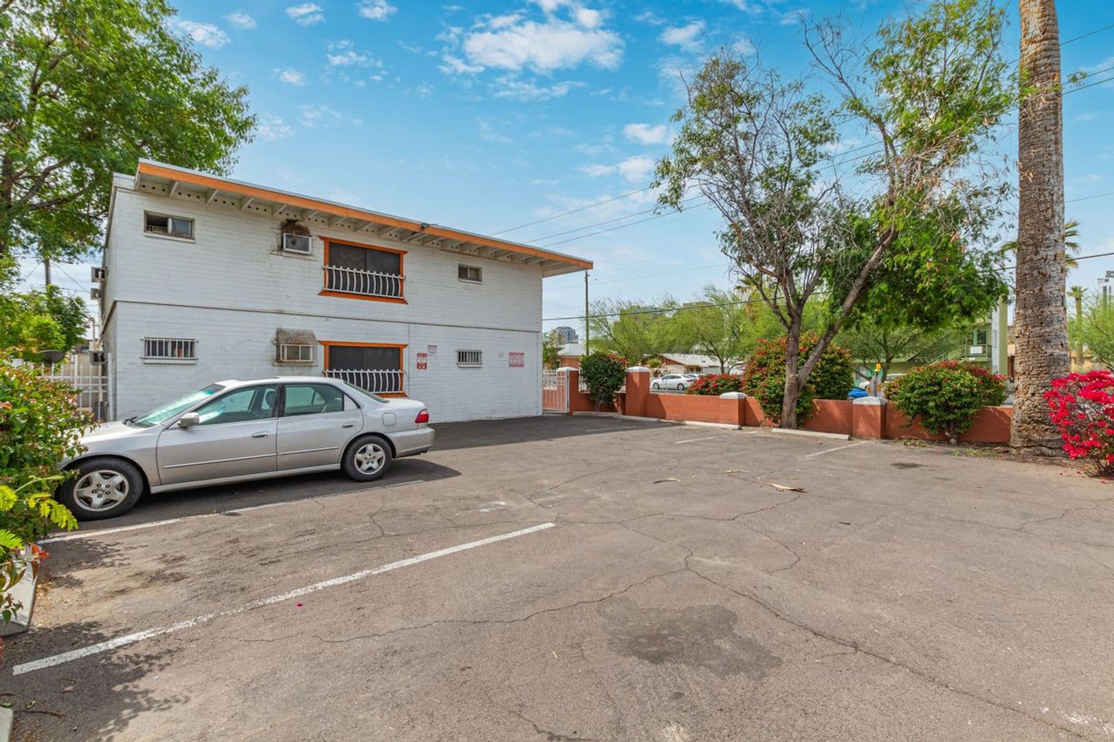 Phoenix Apartment: 901 E. Pierce St.