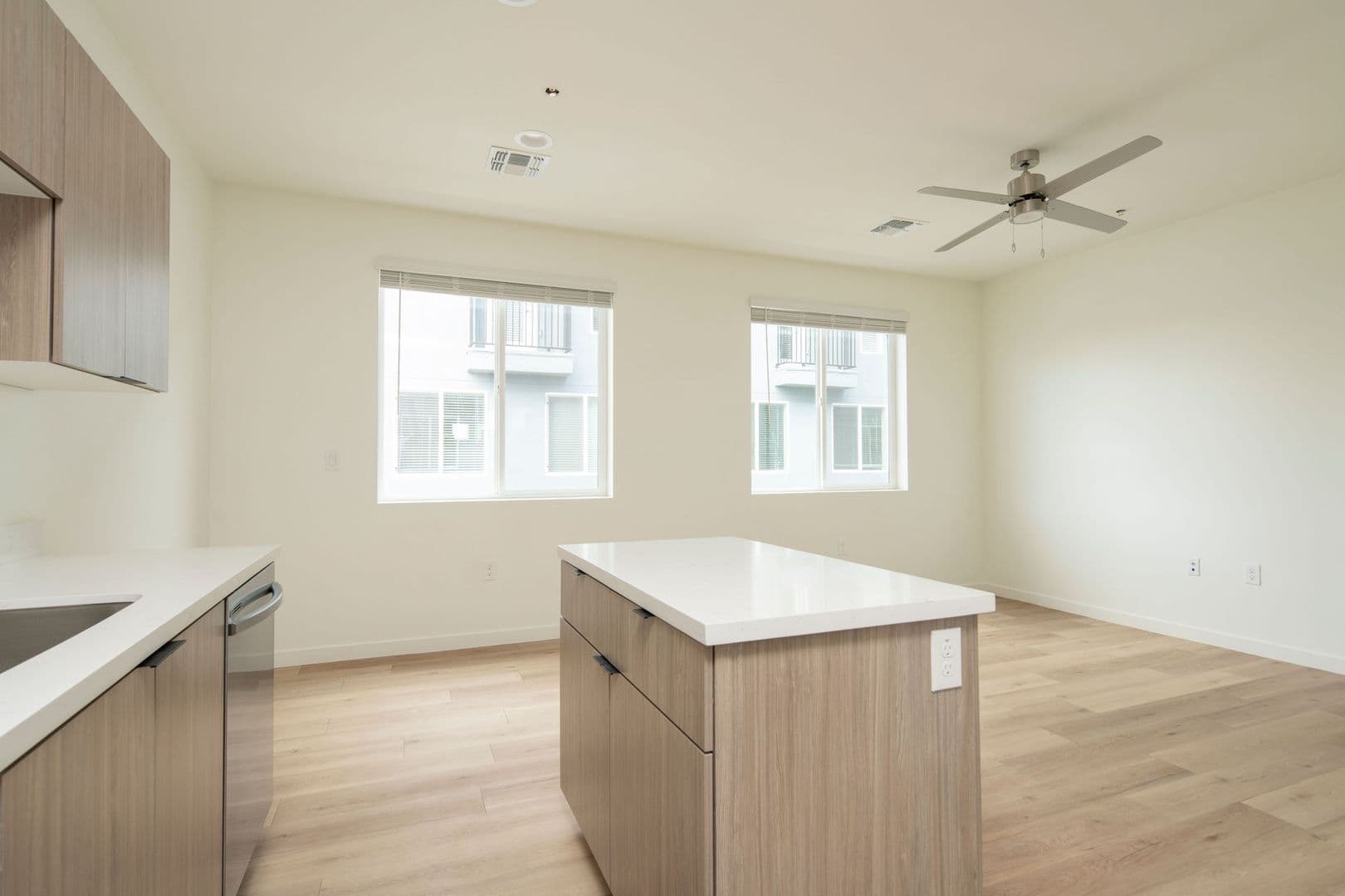 Phoenix Apartment: 1818 W Earll Dr