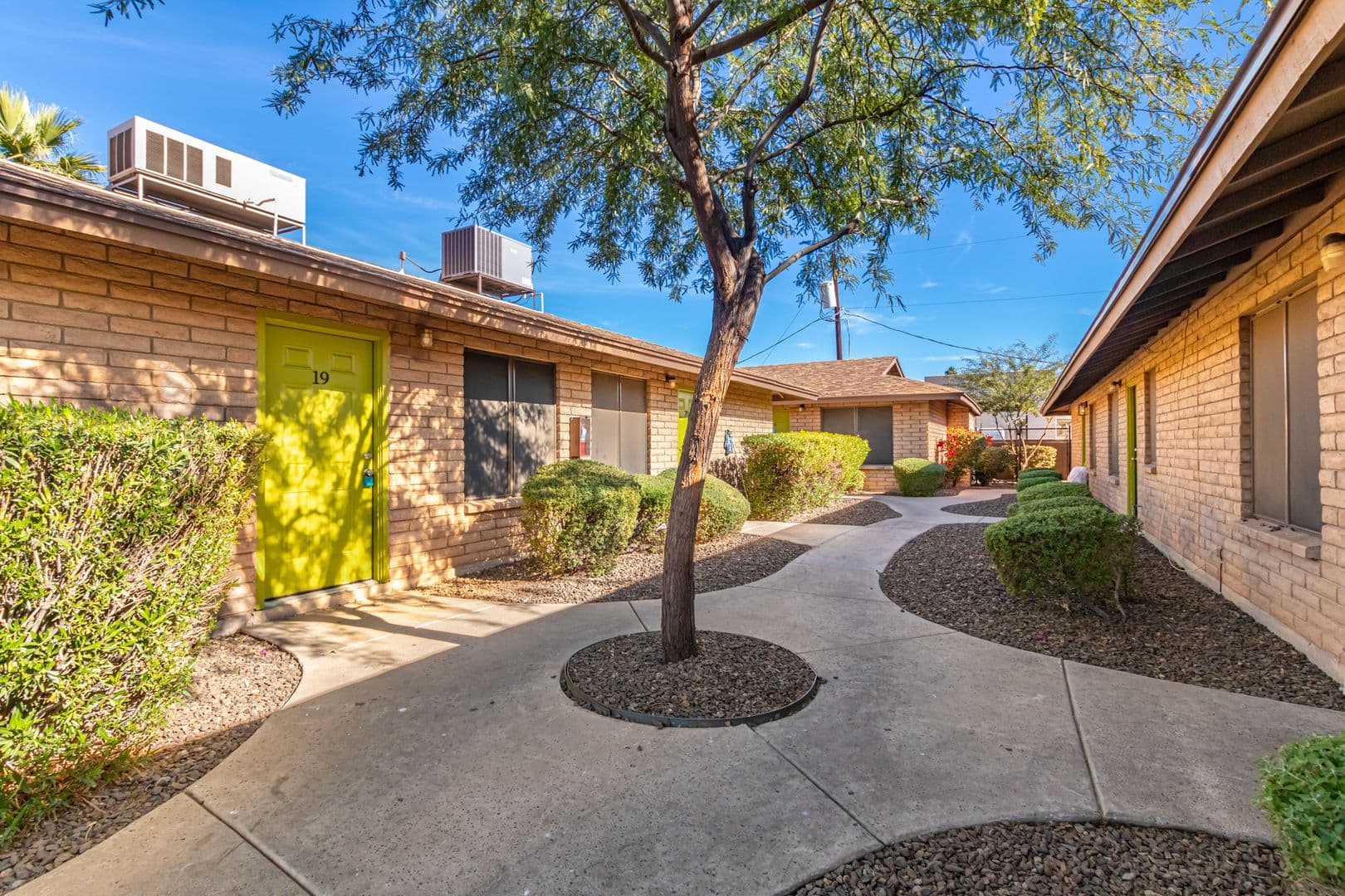 Phoenix Apartment: 3325 E Pinchot Ave