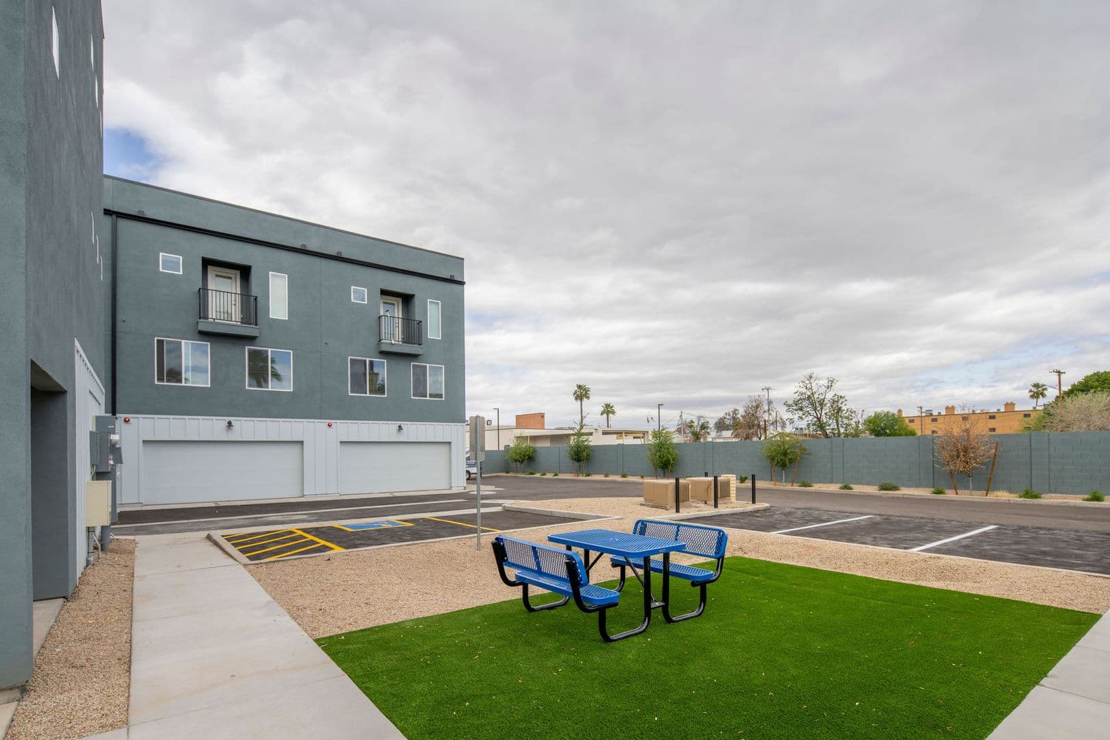 Phoenix Apartment: 1818 W Earll Dr