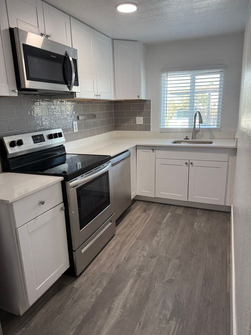 Phoenix Apartment: 929 E. Bethany Home Rd.
