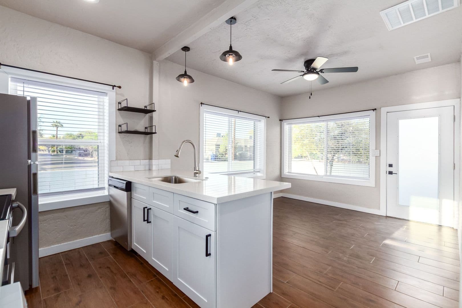 Phoenix Apartment: 725 W. Mckinley St.