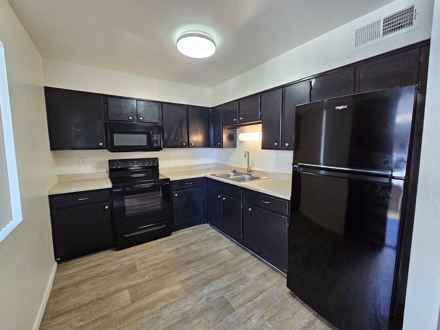 Mesa Apartment: 1107 E. University Dr