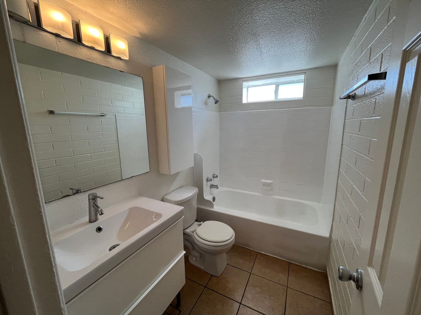 Phoenix Apartment: 901 E. Pierce St.