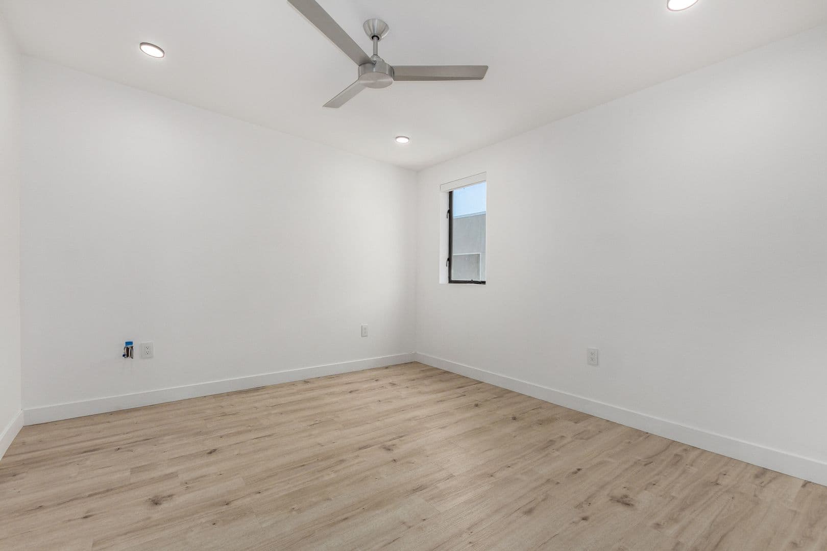 Phoenix Apartment: 531 E. Willetta St.
