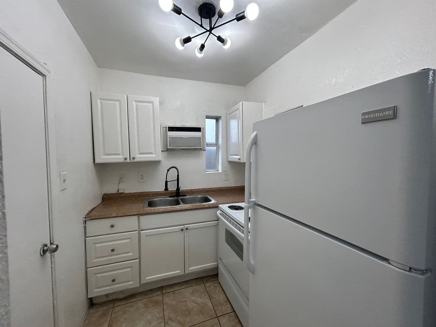 Phoenix Apartment: 1846 E. Washington St.