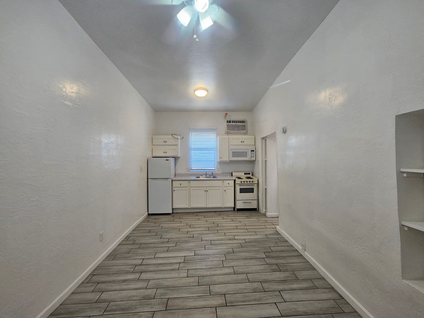 Phoenix Apartment: 1846 E. Washington St.