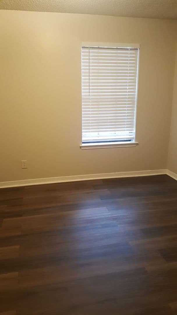 Daphne House: 232 Maplewood Loop