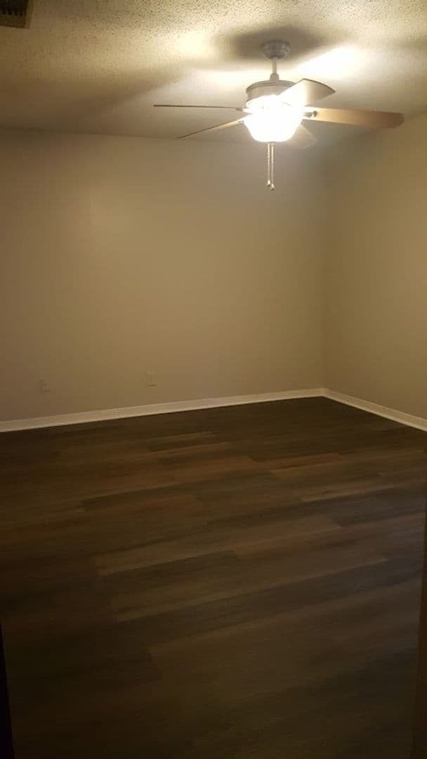 Daphne House: 232 Maplewood Loop