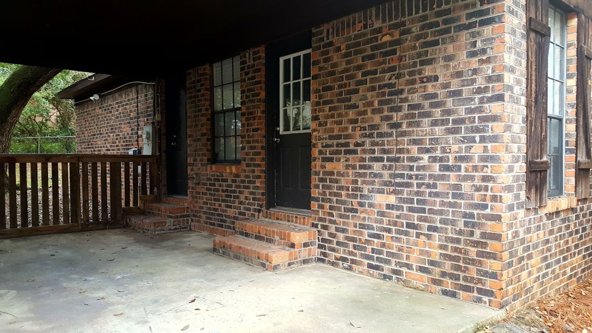 Daphne House: 232 Maplewood Loop