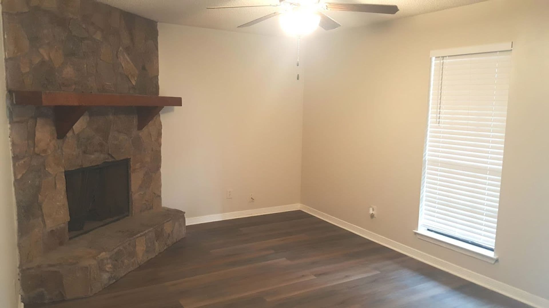 Daphne House: 232 Maplewood Loop