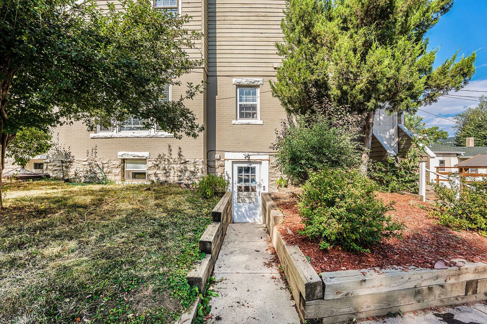 Boulder House: 769 University Avenue