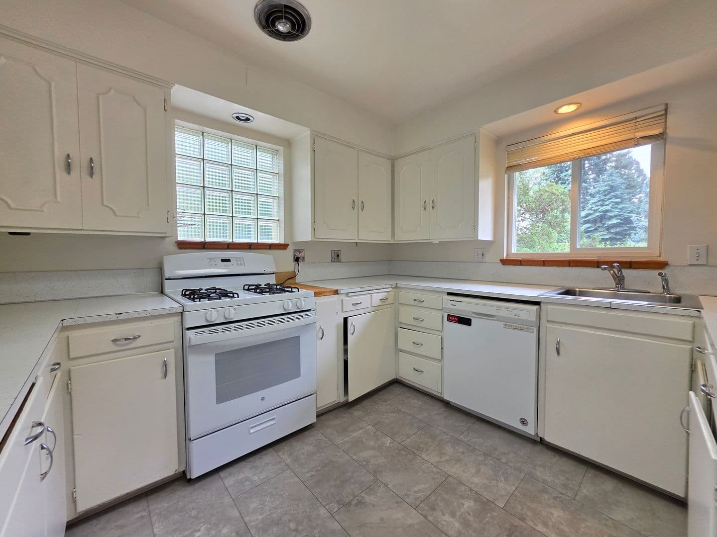 Boulder House: 1901 Baseline Rd