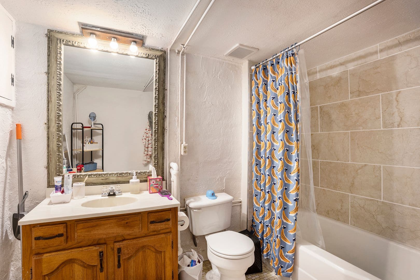 Boulder House: 769 University Avenue