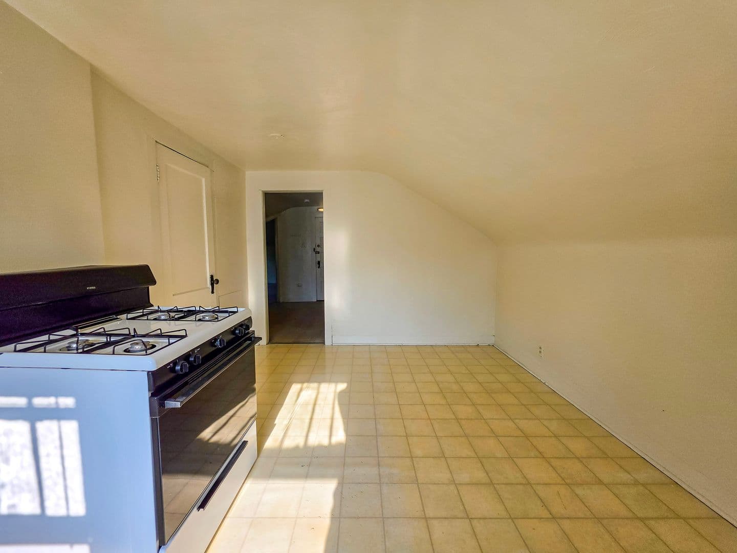 Boulder Apartment: 954 11th St.